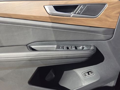 New 2026 Volkswagen Atlas SE FWD image 17
