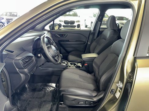 Used 2025 Subaru Forester Premium image 19