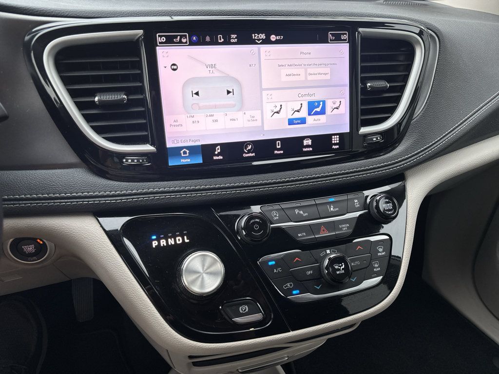 Used 2023 Chrysler Pacifica Touring-L FWD image 12
