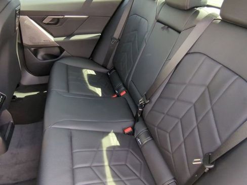 Used 2025 BMW i5 eDrive40i w/ Premium Package RWD image 17