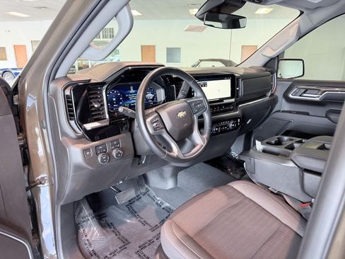 Used 2023 Chevrolet Silverado 1500 LT AWD/4WD image 37