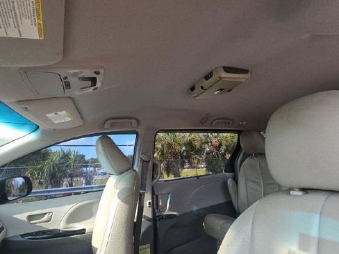 Used 2014 Toyota Sienna LE FWD image 3