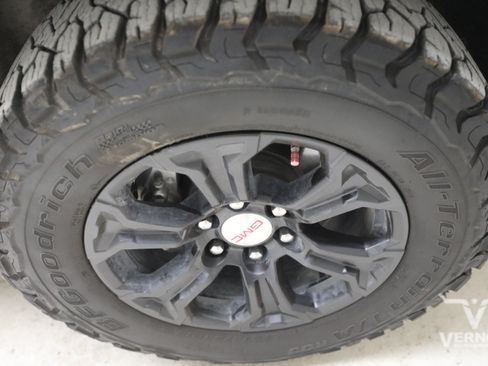 Used 2024 GMC Canyon Elevation w/ Elevation Premium Package AWD/4WD image 30