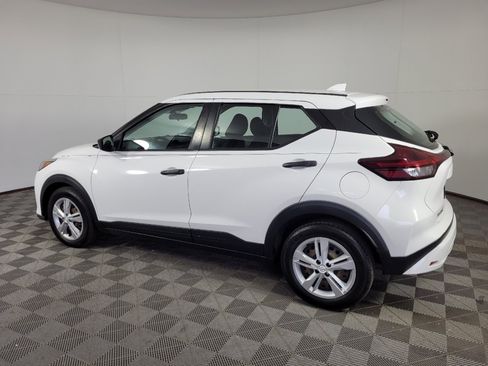 Used 2021 Nissan Kicks S FWD image 3