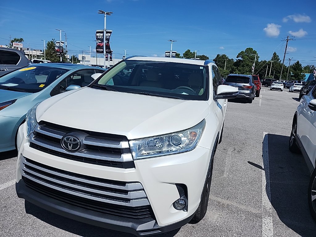 Used 2019 Toyota Highlander XLE FWD image 13