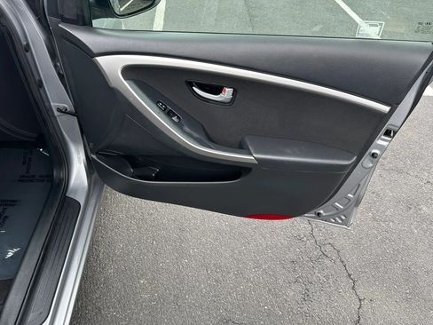 Used 2014 Hyundai Elantra GT FWD image 16