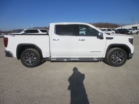 New 2026 GMC Sierra 1500 SLT w/ SLT Premium Plus Package image 3