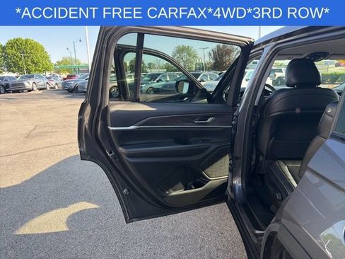 Used 2023 Jeep Grand Cherokee L Limited w/ Black Appearance Package AWD/4WD image 25