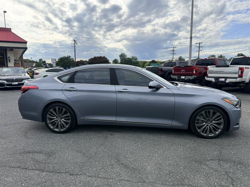 Used 2015 Hyundai Genesis 5.0 w/ Option Group 05 RWD image 4