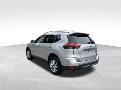 Used 2020 Nissan Rogue S w/ Special Edition Package FWD image 3