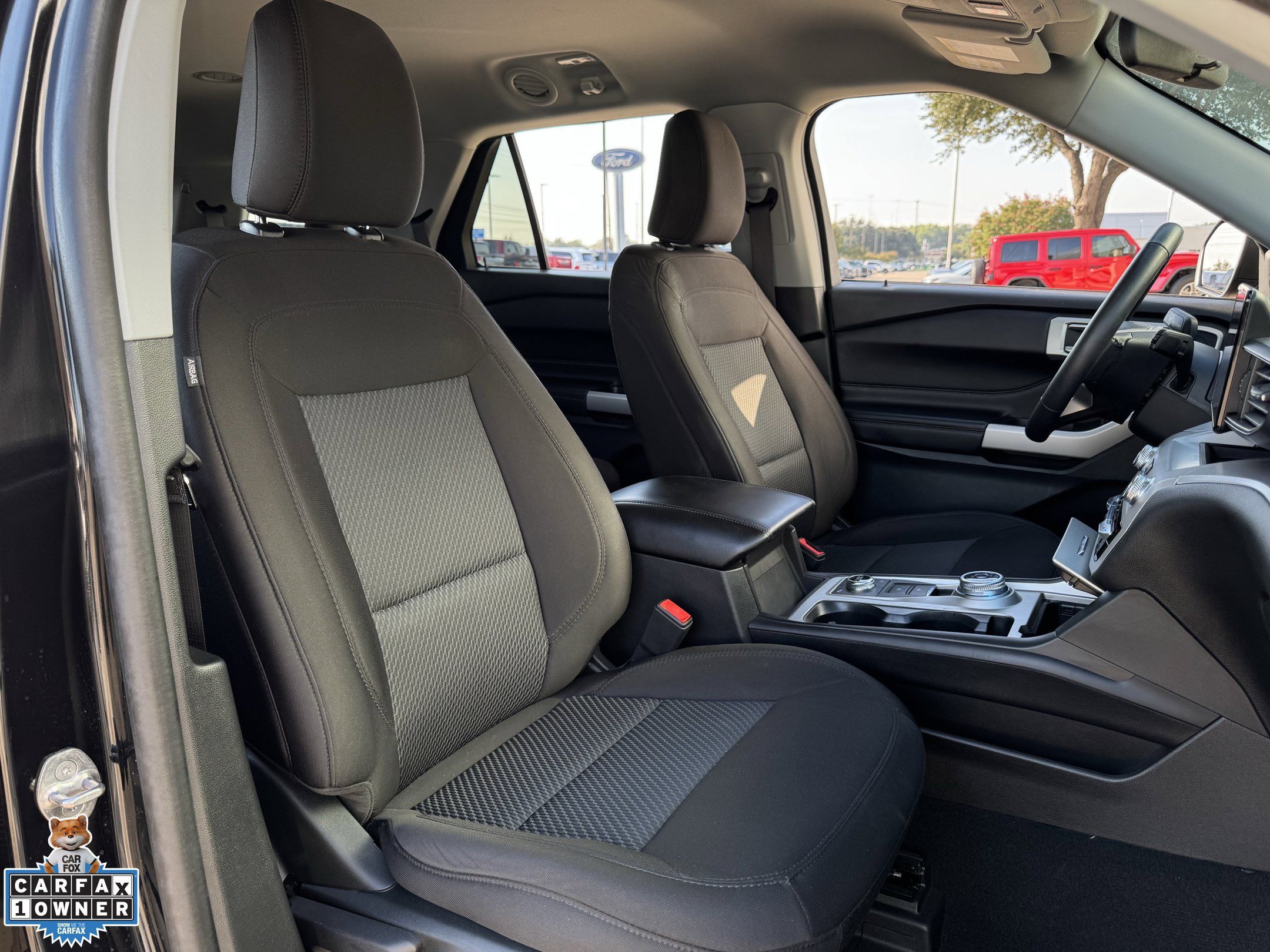 Used 2023 Ford Explorer XLT AWD/4WD image 32