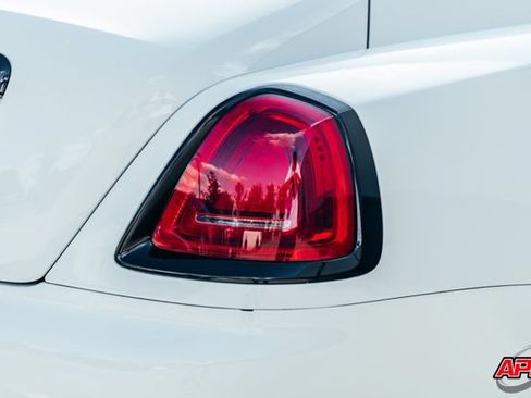 Used 2019 Rolls-Royce Wraith RWD image 57