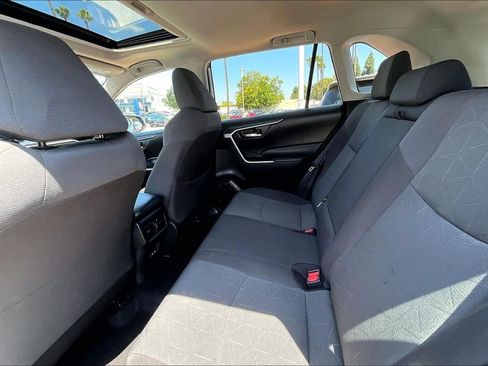 Used 2022 Toyota RAV4 XLE w/ Convenience Package FWD image 16