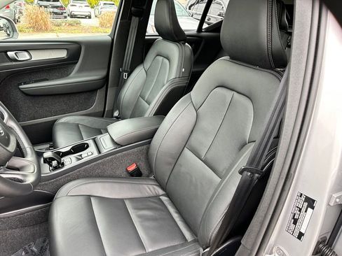Used 2025 Volvo XC40 B5 Core image 16