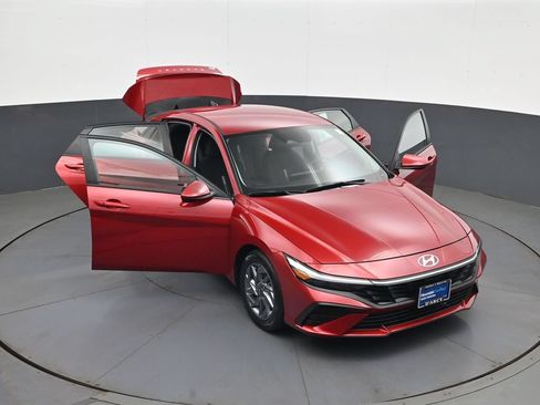 Certified 2024 Hyundai Elantra SEL FWD image 36