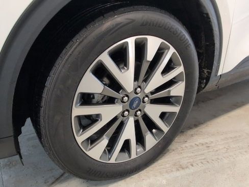 Used 2020 Ford Escape Titanium image 9