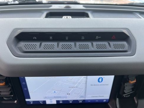 Used 2023 Ford Bronco Badlands image 25