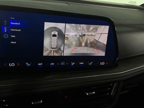 Used 2025 Chevrolet Suburban Z71 AWD/4WD image 21