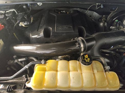 Used 2019 Ford Expedition XLT w/ Equipment Group 202A image 30