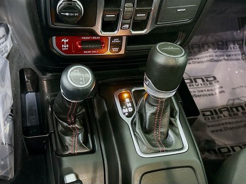 Used 2023 Jeep Gladiator Rubicon AWD/4WD image 11