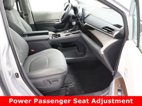 Certified 2021 Toyota Sienna XLE image 40