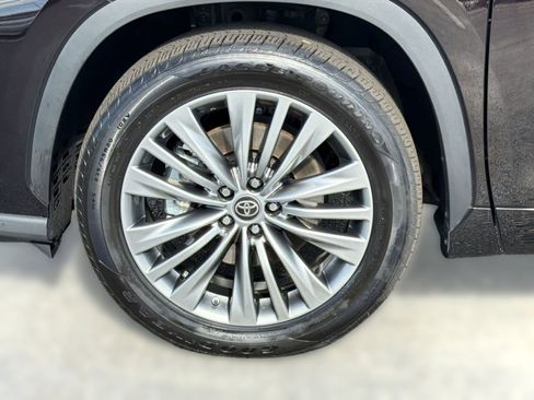 Used 2022 Toyota Highlander Platinum image 12