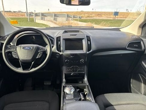 Used 2020 Ford Edge SE image 11