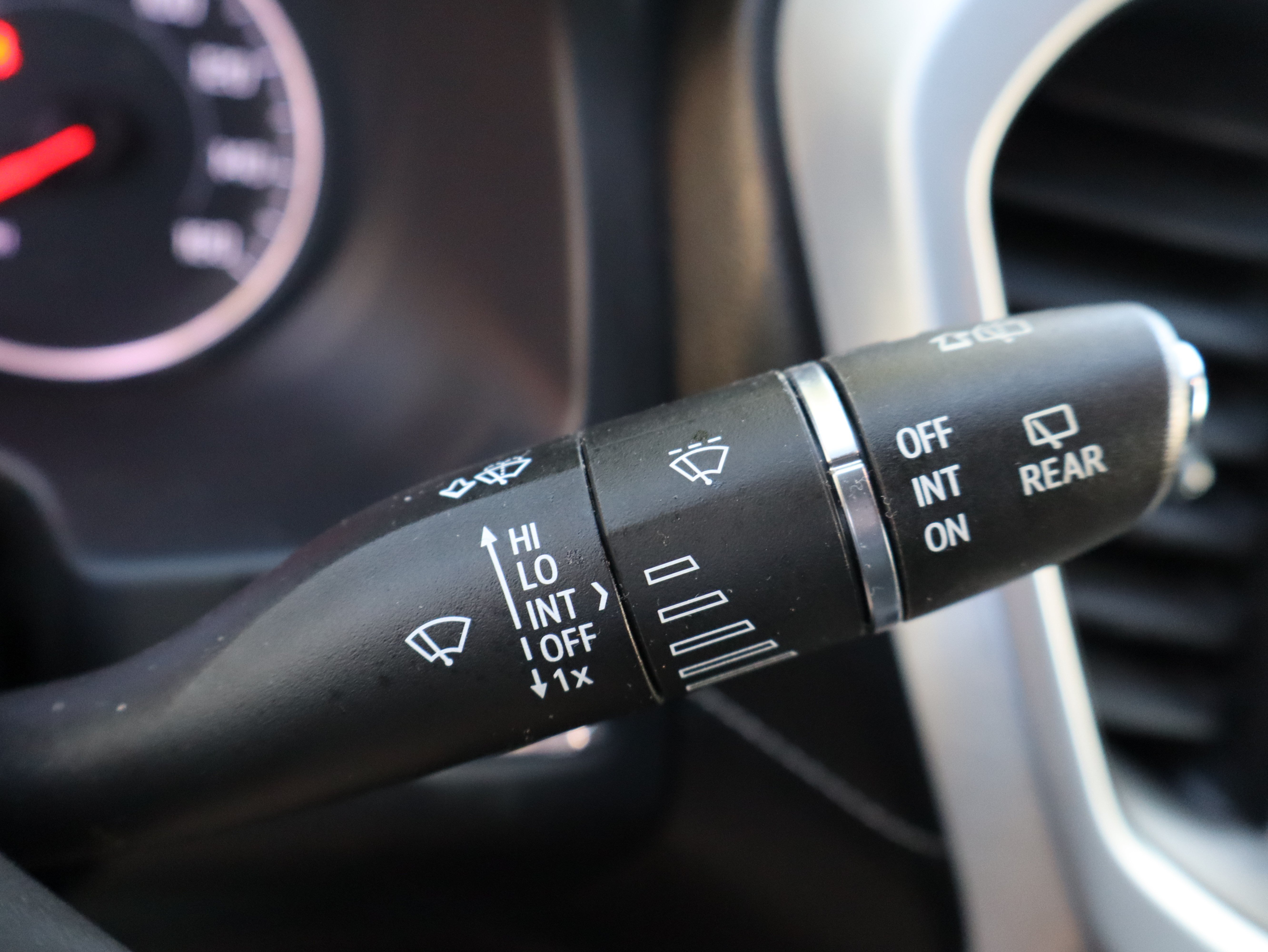Used 2023 GMC Acadia SLE w/ Driver Convenience Package FWD image 25