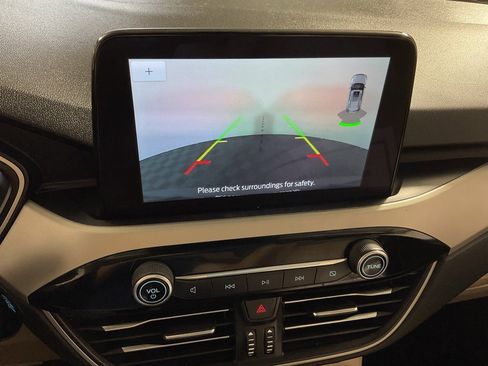 Used 2021 Ford Escape SE image 3