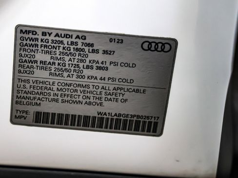 Used 2023 Audi e-tron Premium Plus w/ Premium Plus Package image 25