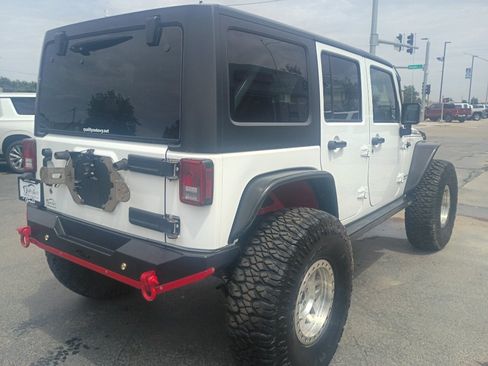 Used 2017 Jeep Wrangler Unlimited Rubicon AWD/4WD image 6