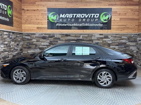 Used 2024 Hyundai Elantra SEL FWD image 12