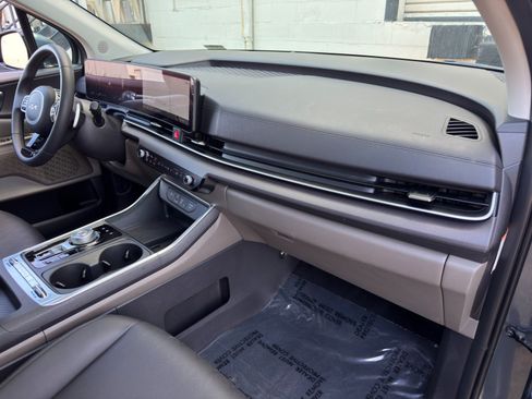 Used 2025 Kia Carnival SX FWD image 15
