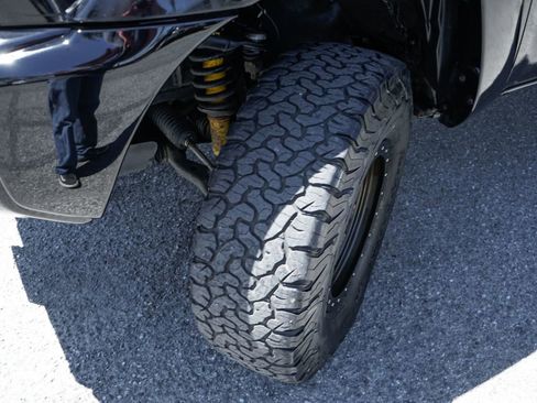 Used 2015 Toyota Tacoma 4x4 Double Cab w/ TRD Off-Road Package image 42