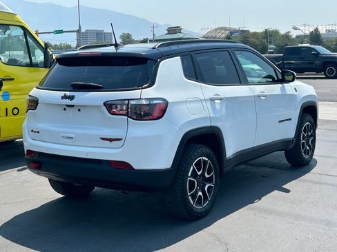Used 2025 Jeep Compass Trailhawk AWD/4WD image 4