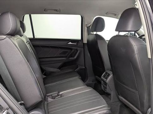 Used 2024 Volkswagen Tiguan SE FWD image 17