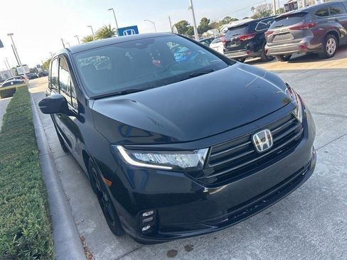 Used 2023 Honda Odyssey Sport image 3