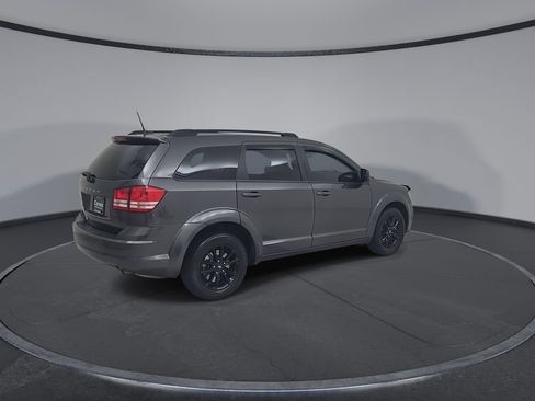 Used 2020 Dodge Journey SE w/ SE Popular Equipment Group FWD image 17