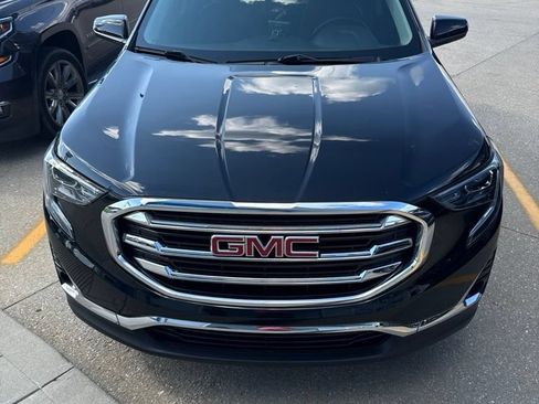 Used 2020 GMC Terrain SLT w/ Preferred Package FWD image 2