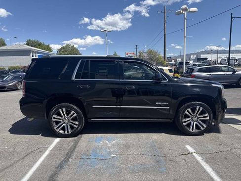 Used 2017 GMC Yukon Denali w/ Open Road Package AWD/4WD image 5