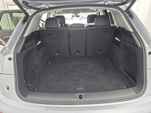Used 2023 Audi Q5 Premium w/ Convenience Package image 12