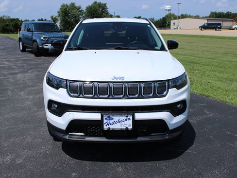 Used 2022 Jeep Compass Latitude AWD/4WD image 2