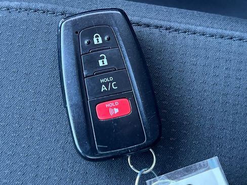 Used 2022 Toyota Prius Prime LE FWD image 28