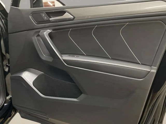 Used 2023 Volkswagen Tiguan SE w/ Panoramic Sunroof Package FWD image 82
