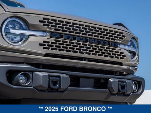 Used 2025 Ford Bronco Badlands AWD/4WD image 11