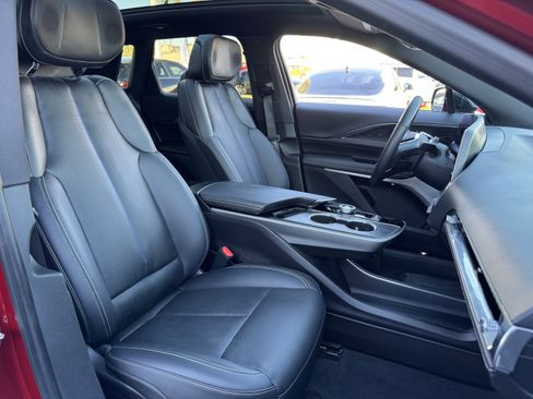 Used 2024 Cadillac Lyriq Luxury w/ LPO, Floor Liner Package image 37