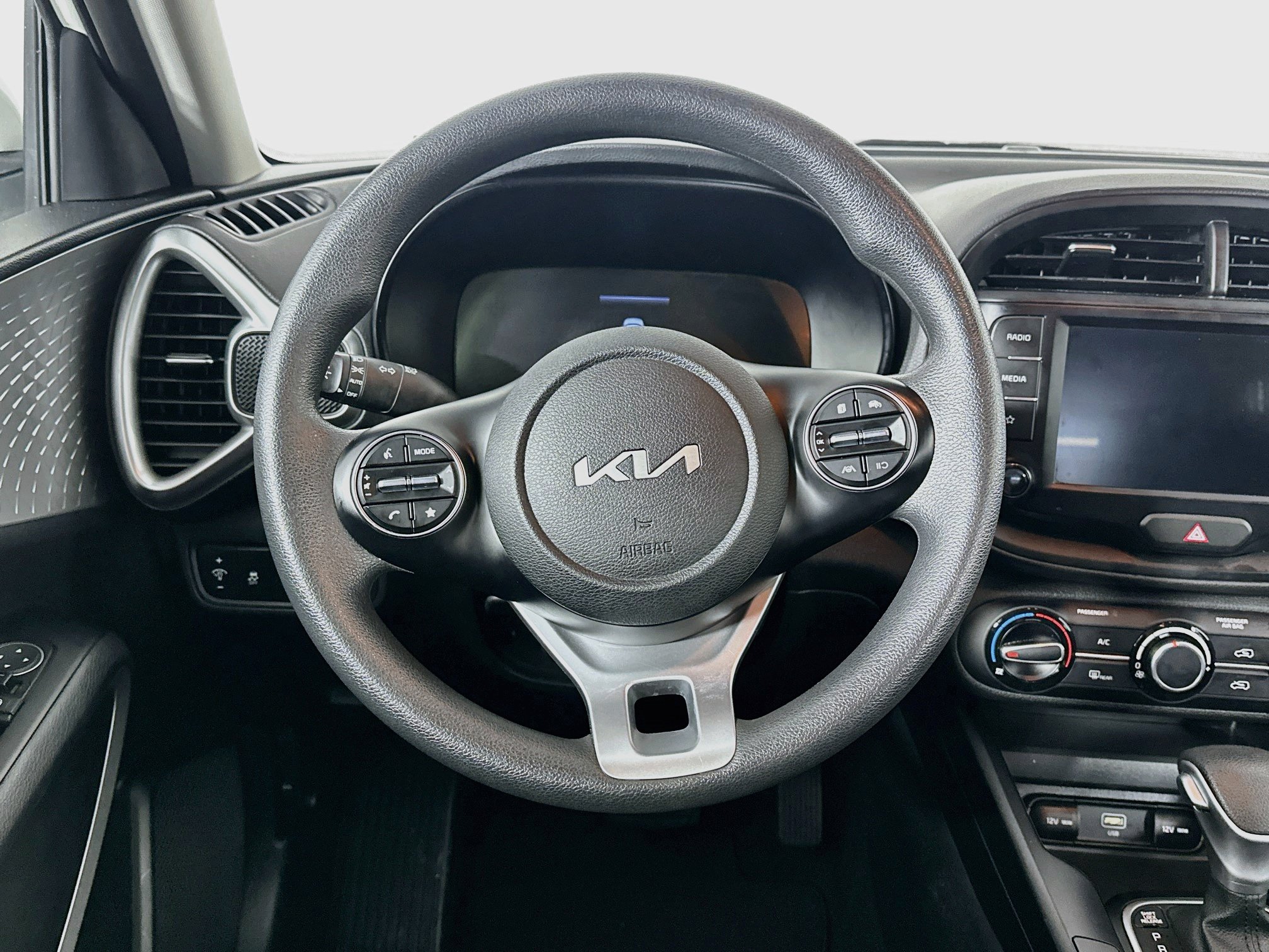 Used 2024 Kia Soul LX w/ Option Group 015 FWD image 18