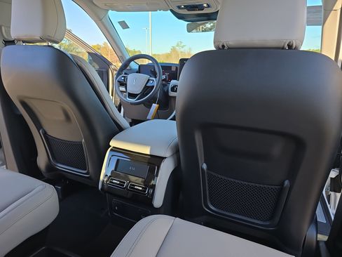 New 2026 Lincoln Aviator AWD w/ Jet Appearance Package image 11