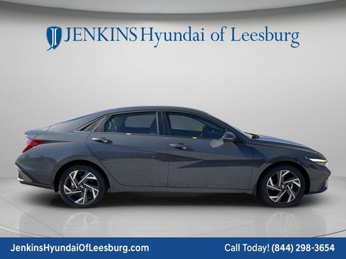 New 2026 Hyundai Elantra Limited FWD image 3