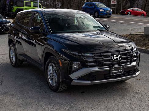 Used 2025 Hyundai Tucson SE AWD/4WD image 3